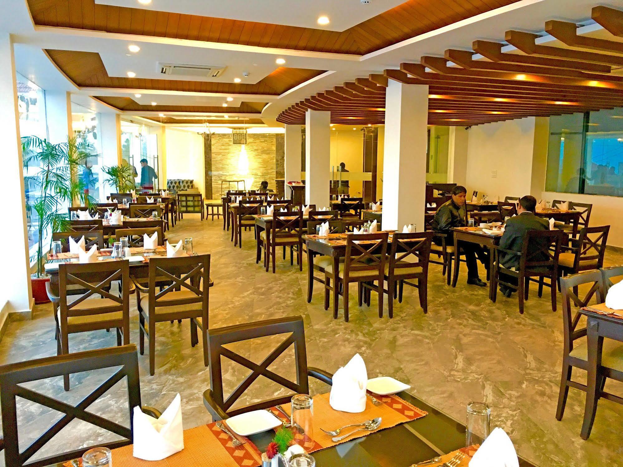 Himalayan Front Hotel By Kgh Group Pokhara Zewnętrze zdjęcie